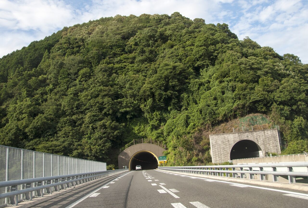 トンネルのアーチ構造の例